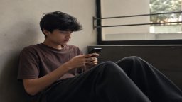People spend over a third of phone use on unintentional scroll